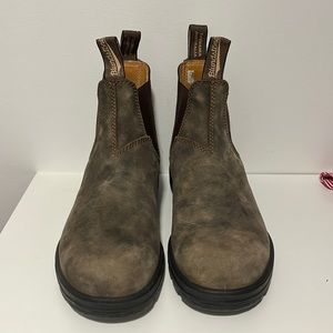 Women’s Blundstone Chelsea Boots in Rustic Brown